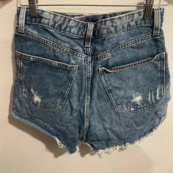 Wild fable women's denim shorts distressed size 4 - Picture 2 of 4